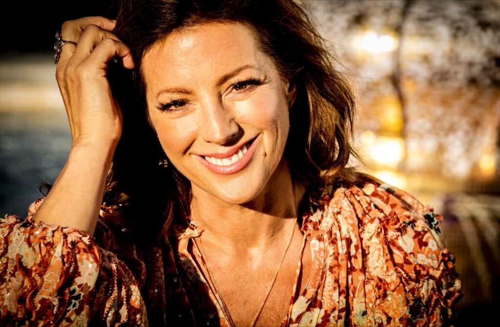 sarah-mclachlan-celebrating-‘fumbling-towards-ecstasy’-on-30th-anniversary-tour