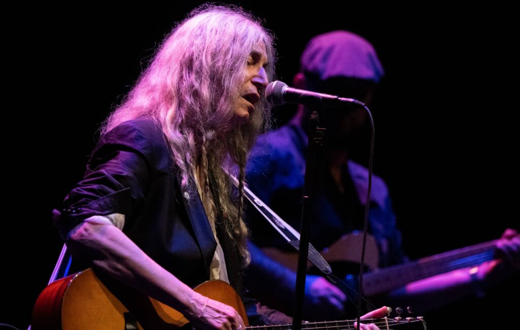 patti-smith-cancels-italy-show-after-being-rushed-to-hospital-with-“sudden-illness”