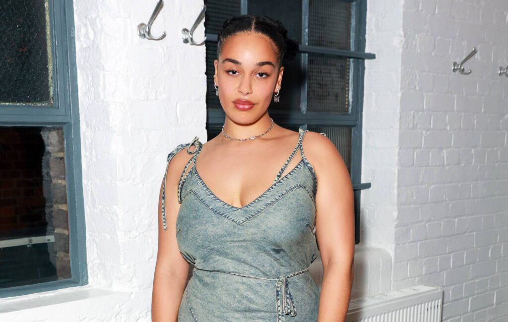 jorja-smith-shares-animated-video-for-christmas-cover-of-‘stay-another-day’