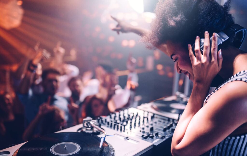 female-djs-play-twice-as-many-shows-as-male-djs,-new-study-shows