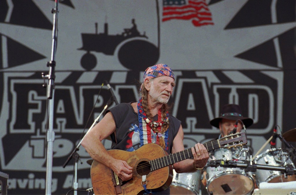 ‘willie-nelson-&-family‘-documentary-arriving-on paramount+