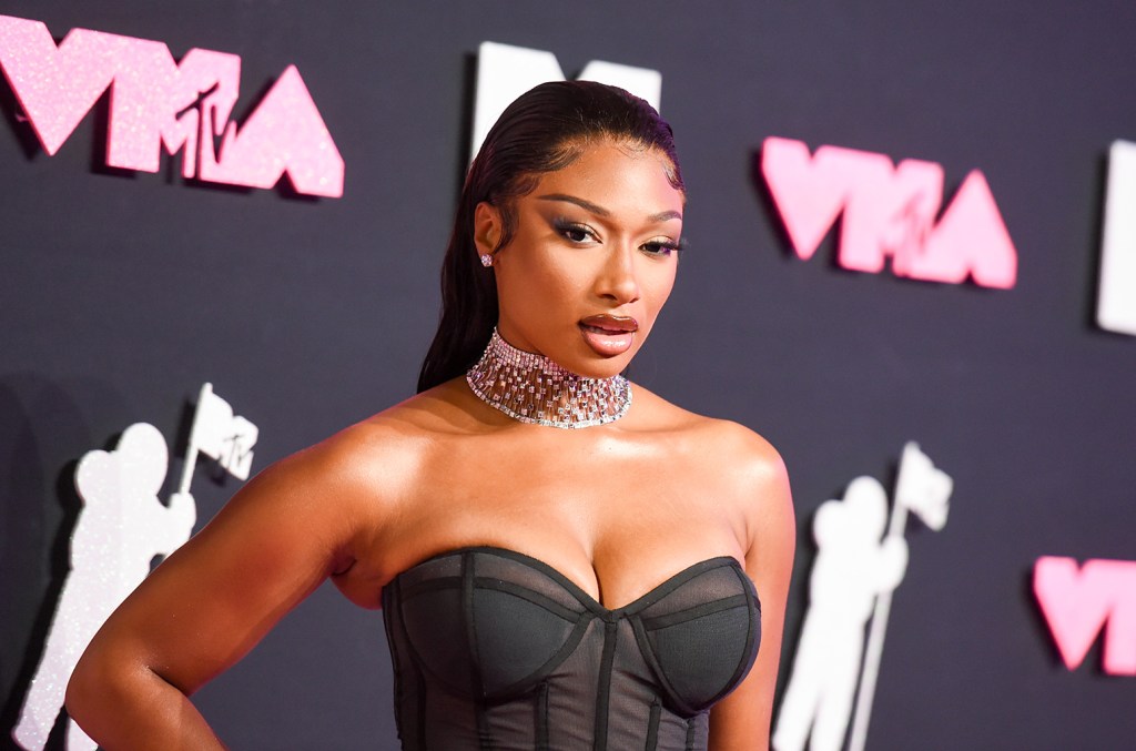 megan-thee-stallion-slams-ex-pardi’s-denial-of-infidelity:-‘it-seems-very-strategic’