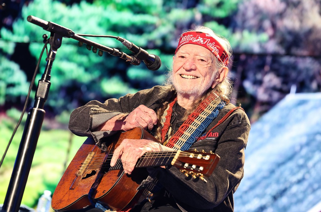 willie-nelson’s-90th-birthday-celebration:-how-to-watch-&-stream-online-for free