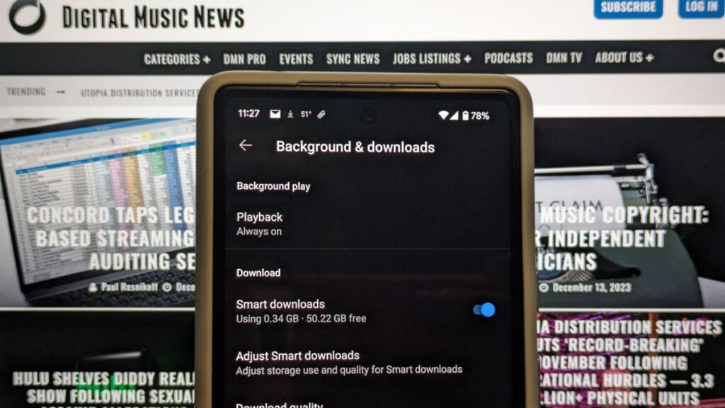 what-is-the-youtube-smart-downloads-feature?-—-how-to-enable/disable