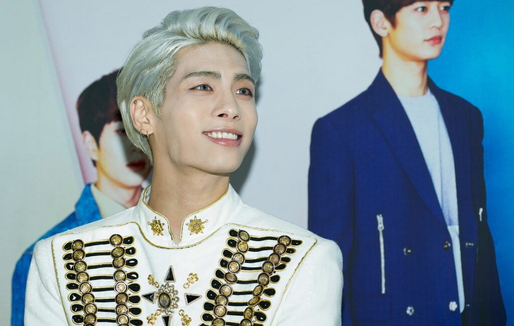 shinee-remember-jonghyun-on-sixth-anniversary-of-the-singer’s-passing