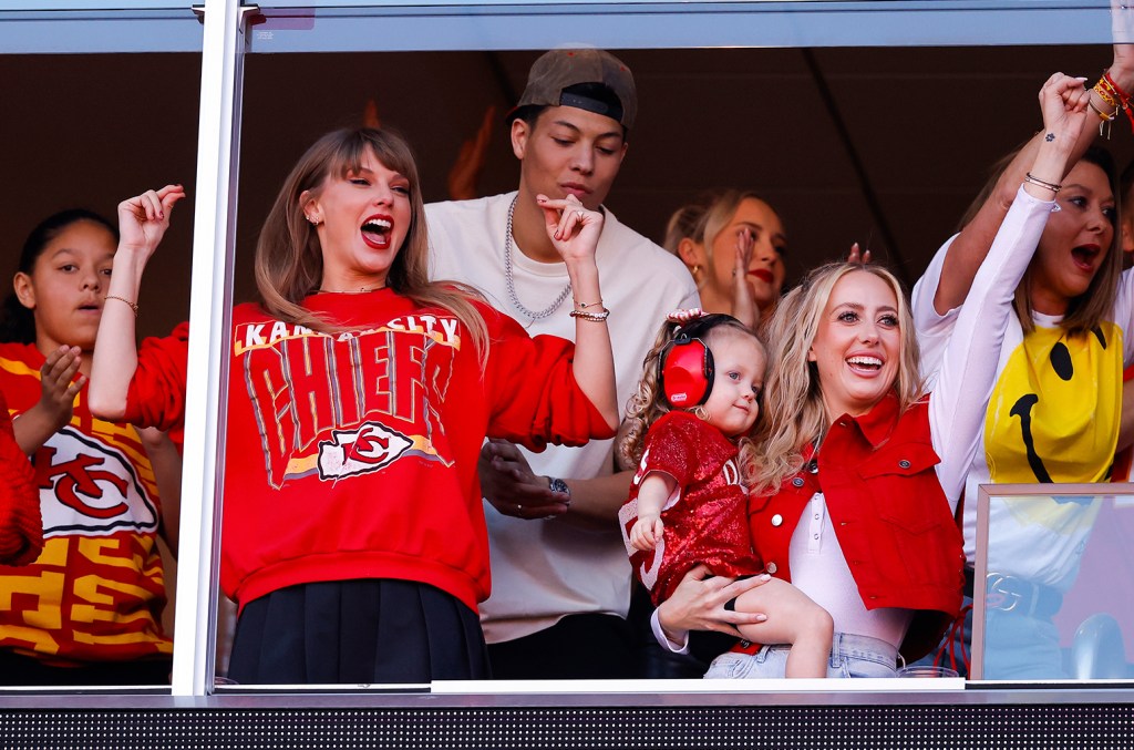 taylor-swift-baked-cinnamon-rolls-for-travis-kelce-before-a-chiefs-game,-bernie-kosar reveals