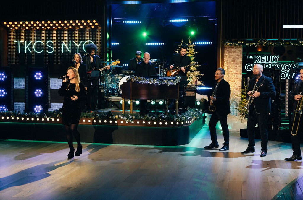 kelly-clarkson-brings-the-holiday-spirit-with-‘this-christmas’-cover