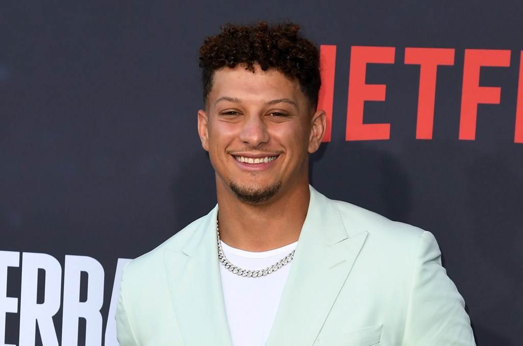 patrick-mahomes-recalls-how-teammates-reacted-when-taylor-swift-first-started-dating-travis kelce