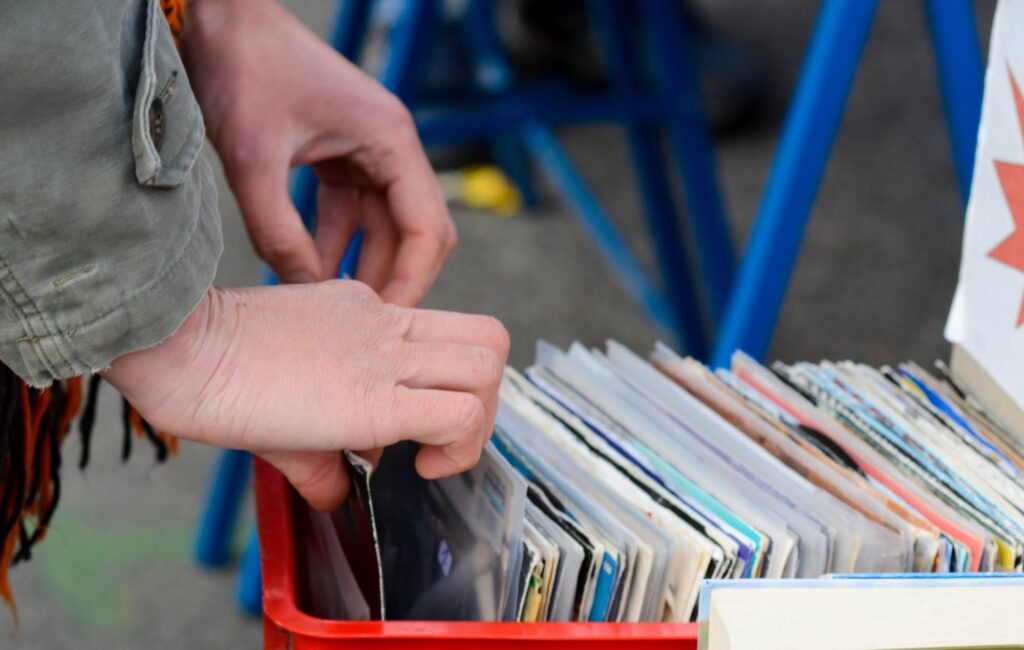 uk-vinyl-sales-reach-highest-level-since-1990