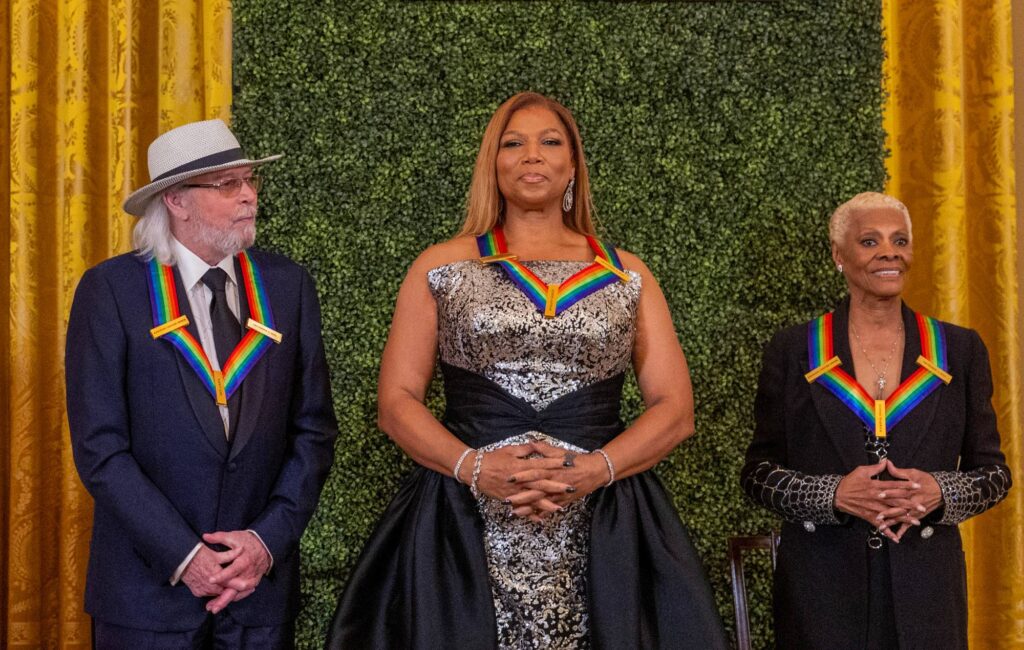 watch-tributes-to-queen-latifah,-dionne-warwick-and-barry-gibb-at-2023-kennedy-center-honors