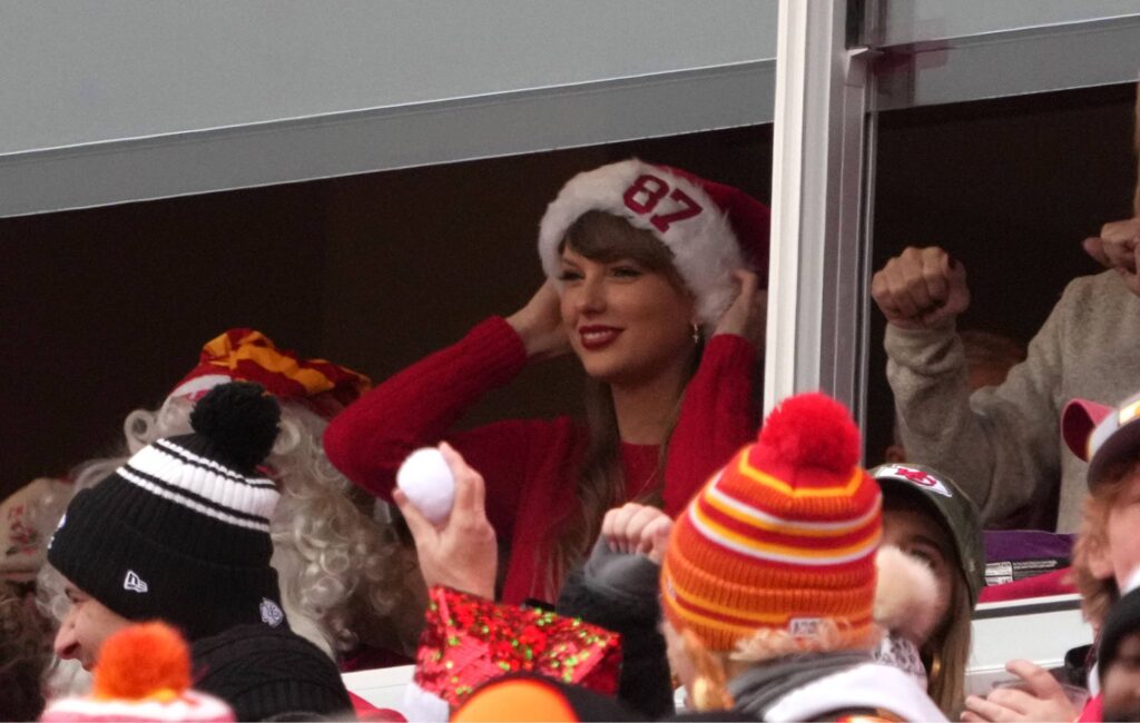 espn-host-defends-taylor-swift-after-being-called-a-“distraction”-to-kansas-city-chiefs