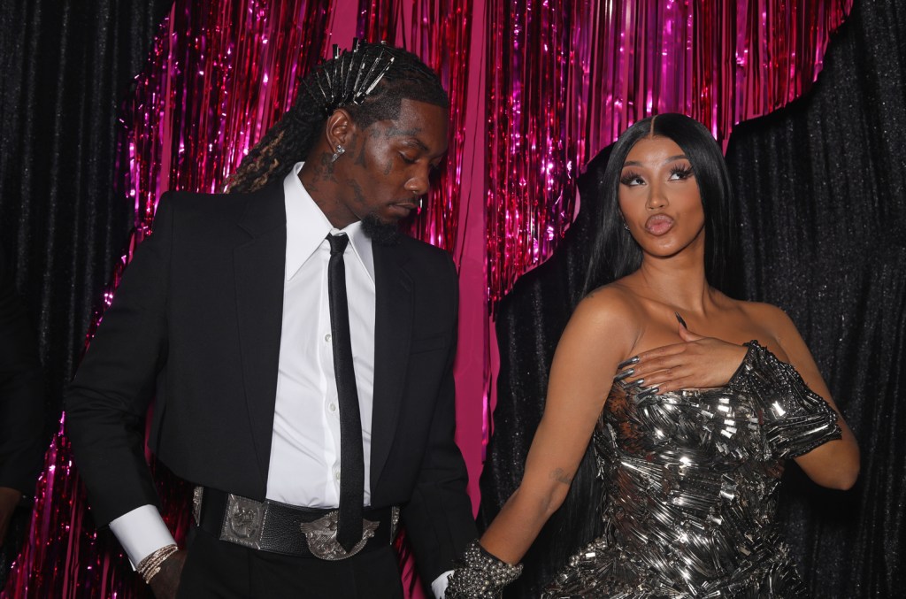 cardi-b-and-offset-hung-out-on-new-year’s-eve,-but-she-assures-fans-they’re-not-back together