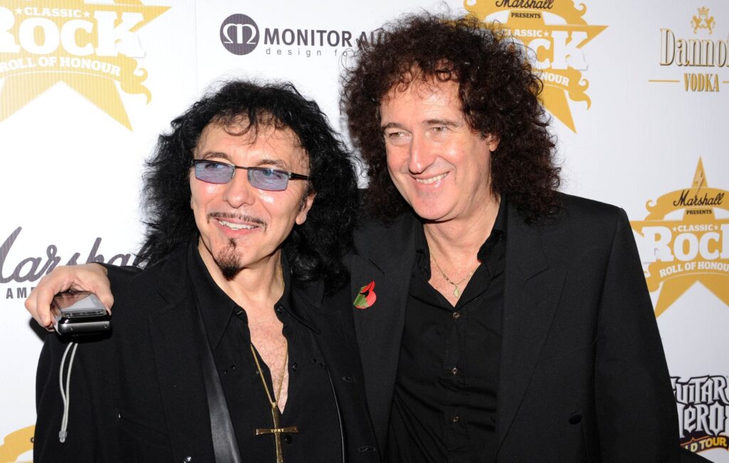 queen’s-brian-may-joins-black-sabbath’s-tony-iommi-for-‘paranoid’-performance