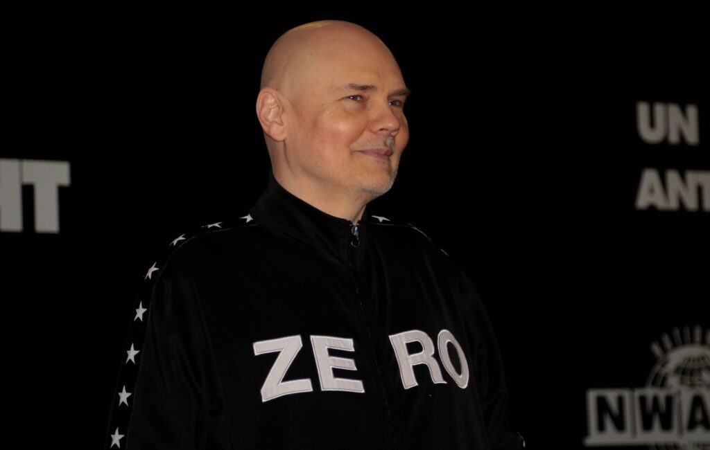 watch-billy-corgan-sing-with-wizzo-the-wizard-on-nbc-new-year’s-eve-show