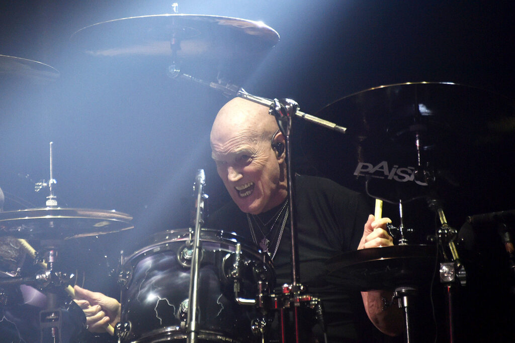 chris-slade-calls-ac/dc-stints-a-‘job,-a-good-job’