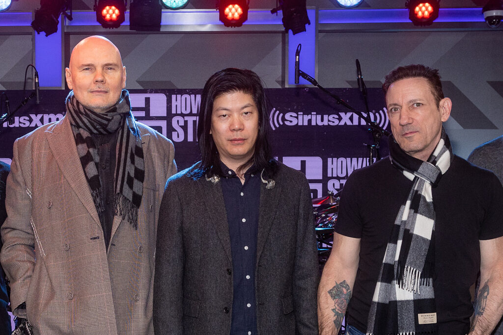 smashing-pumpkins-seek-new-guitarist-with-open-call-for-musicians