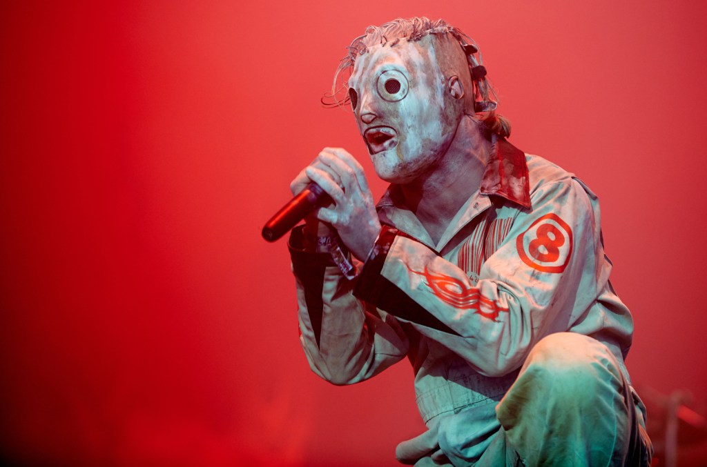 corey-taylor-announces-cancellation-of-solo-tour-due-to-‘mental-&-physical health’