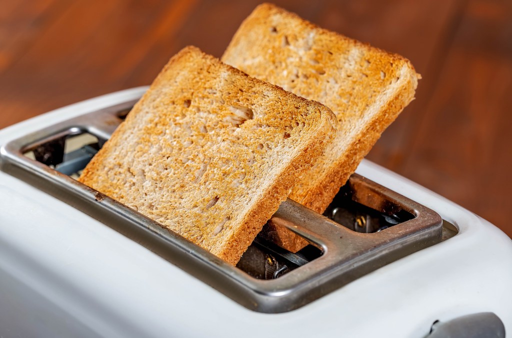 the-xbox-series-s-toaster-is-a-gamer’s-ultimate-breakfast appliance