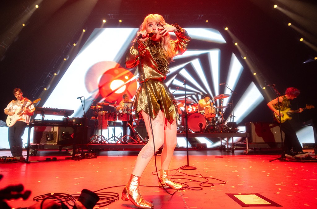 paramore’s-atlantic-records-contract-is-up,-making-the-band-a-free agent