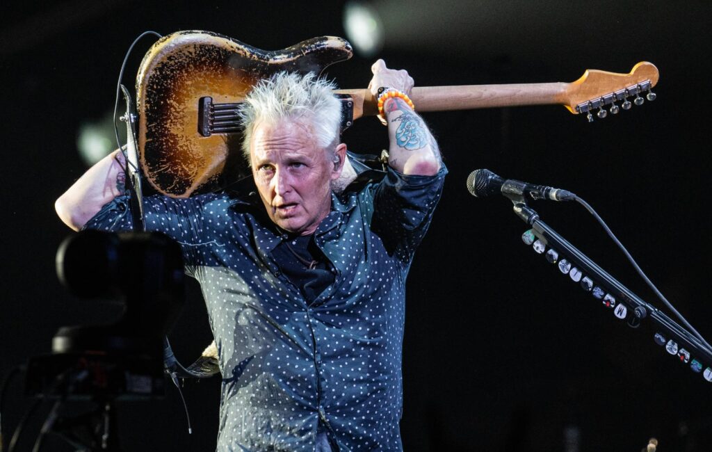 mike-mccready-says-pearl-jam’s-new-album-is-“heavier-than-you’d-expect”