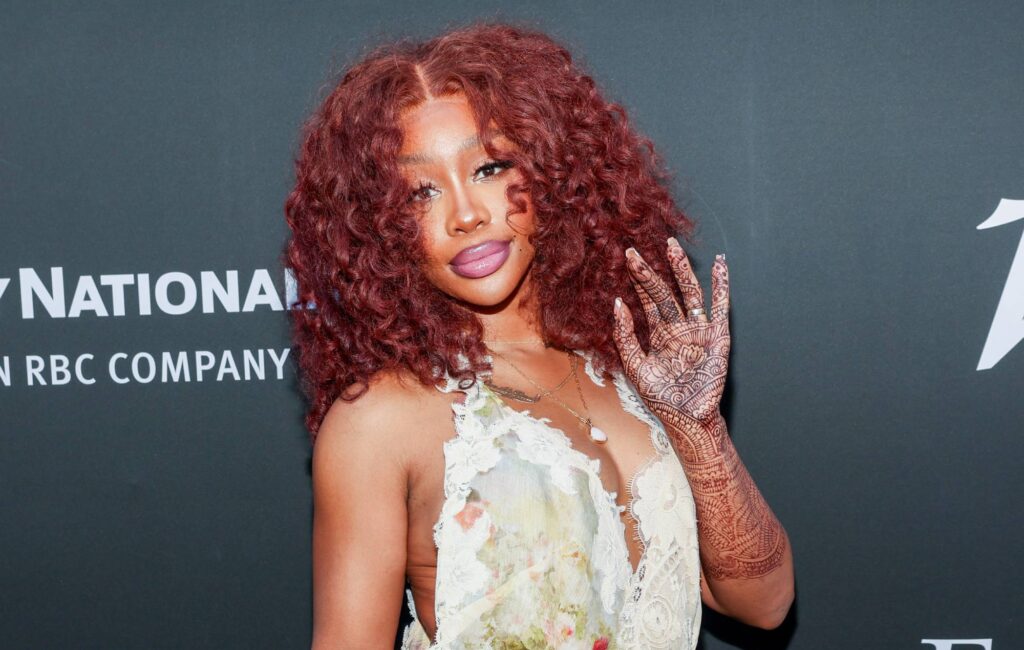 sza-hits-out-at-people-who-leak-her-music:-“you-are-a-f***ing-thief”