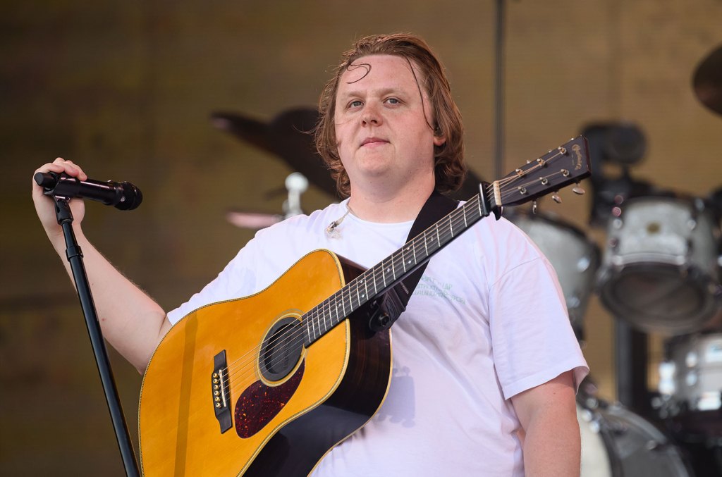 lewis-capaldi’s-‘broken-by-desire-to-be-heavenly-sent’-flies-to-no-1-in uk.