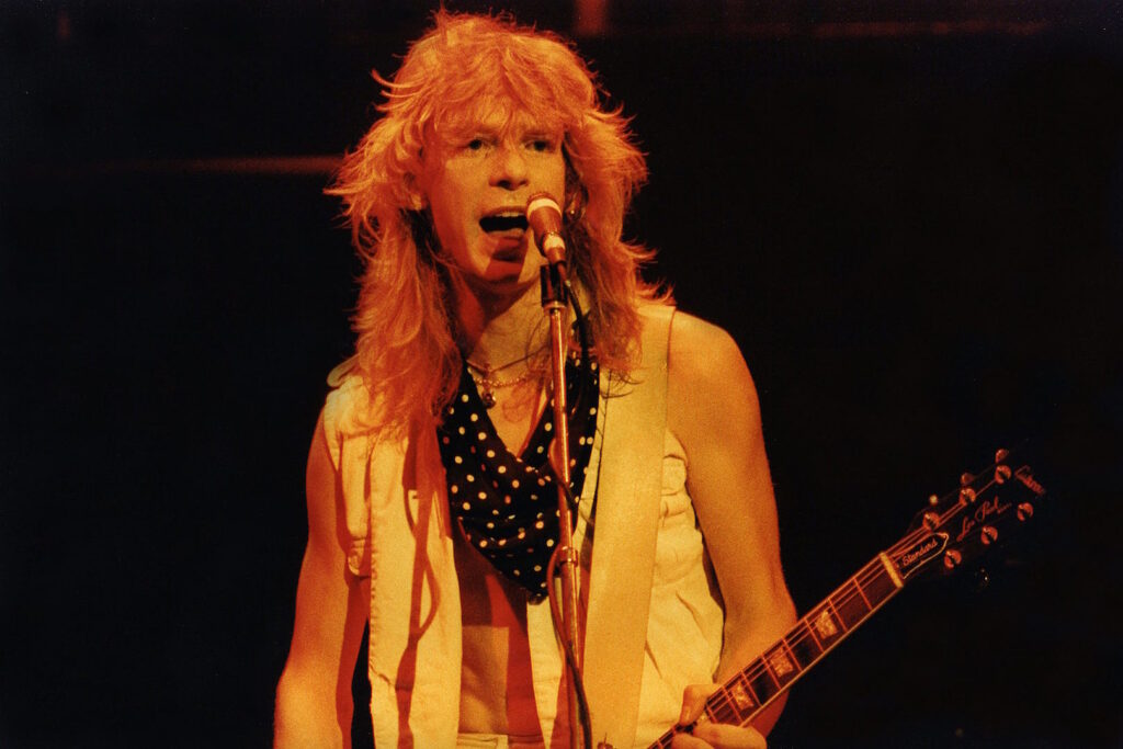 33-years-ago:-def-leppard-guitarist-steve-clark-dies