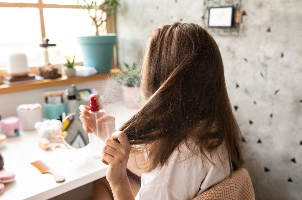 4-best-dry-shampoos-to-use-in-between-washes,-according-to-a-celebrity hairstylist