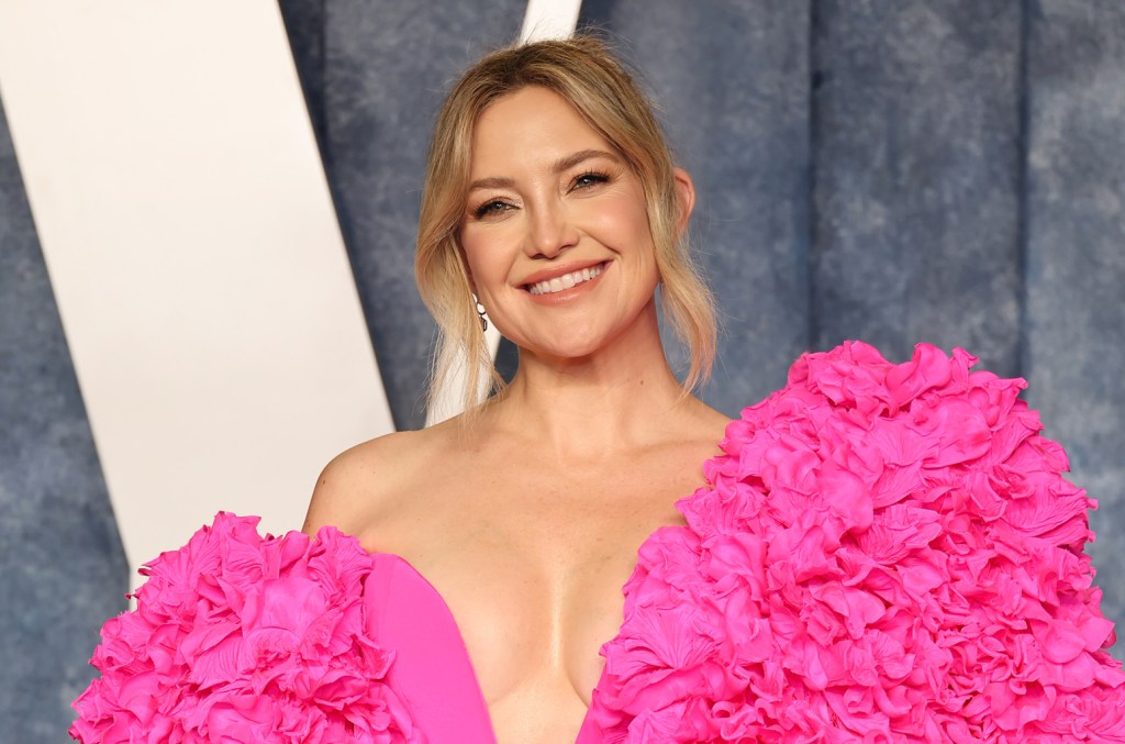 watch-kate-hudson-deliver-a-laid-back-take-of-chris-stapleton’s-‘white horse’