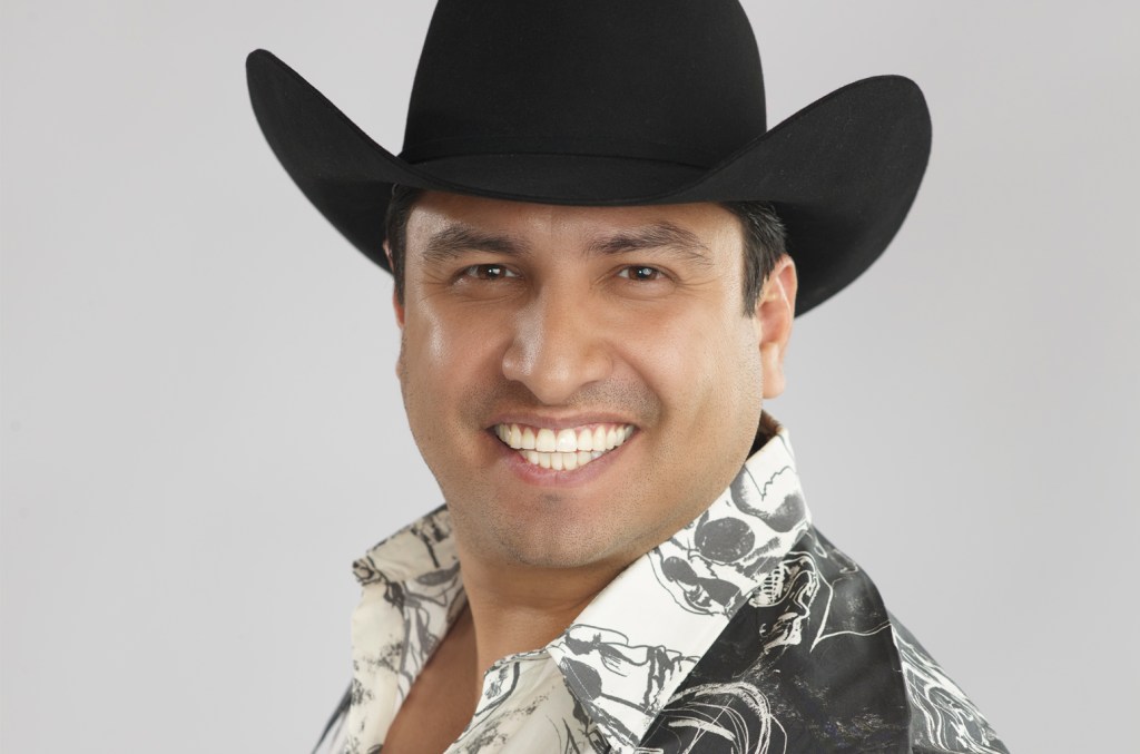 julion-alvarez-y-su-norteno-banda-leads-regional-mexican-airplay-with-‘buscandole-a-la suerte’