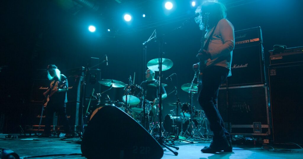 dinosaur-jr.-expand-australian-tour-with-melbourne-headliner