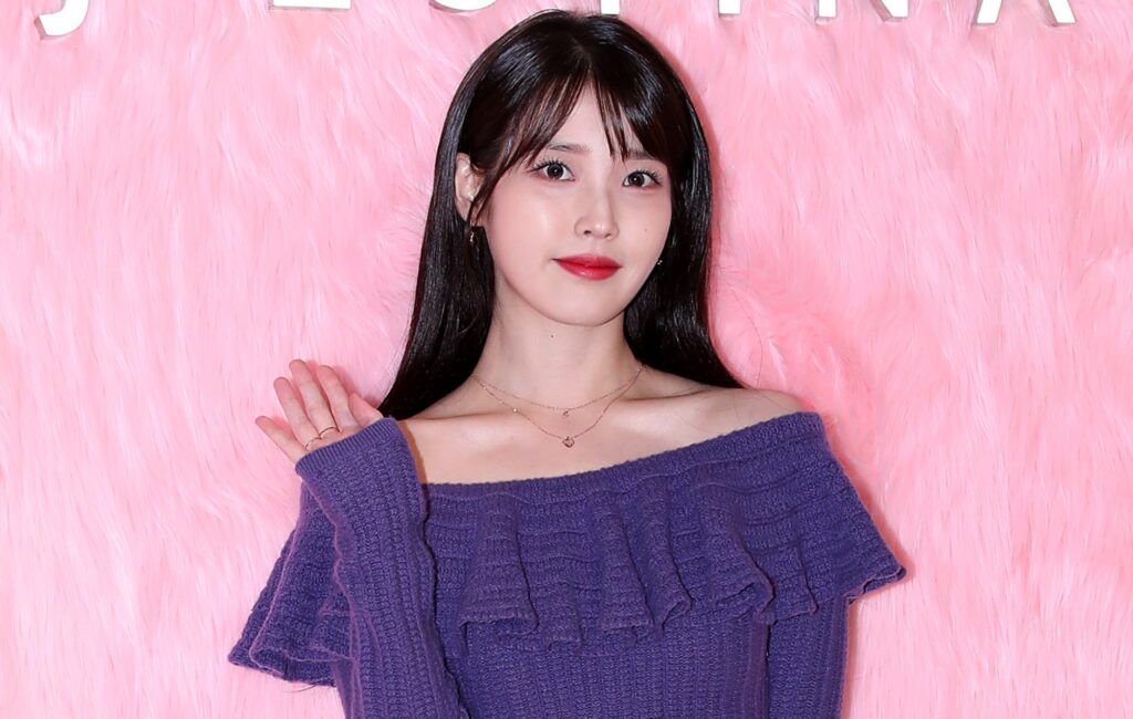 iu-teases-new-single-‘love-wins’,-her-first-since-2021