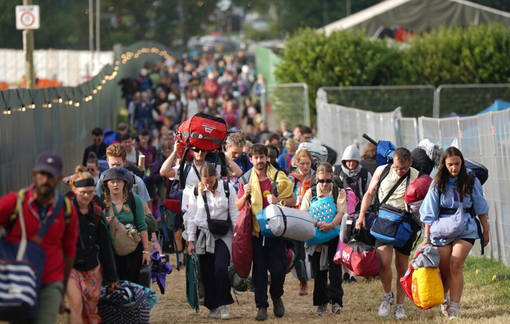 glastonbury-issue-warning-against-“bogus”-ticket-sellers-ahead-of-upcoming-2024-re-sale