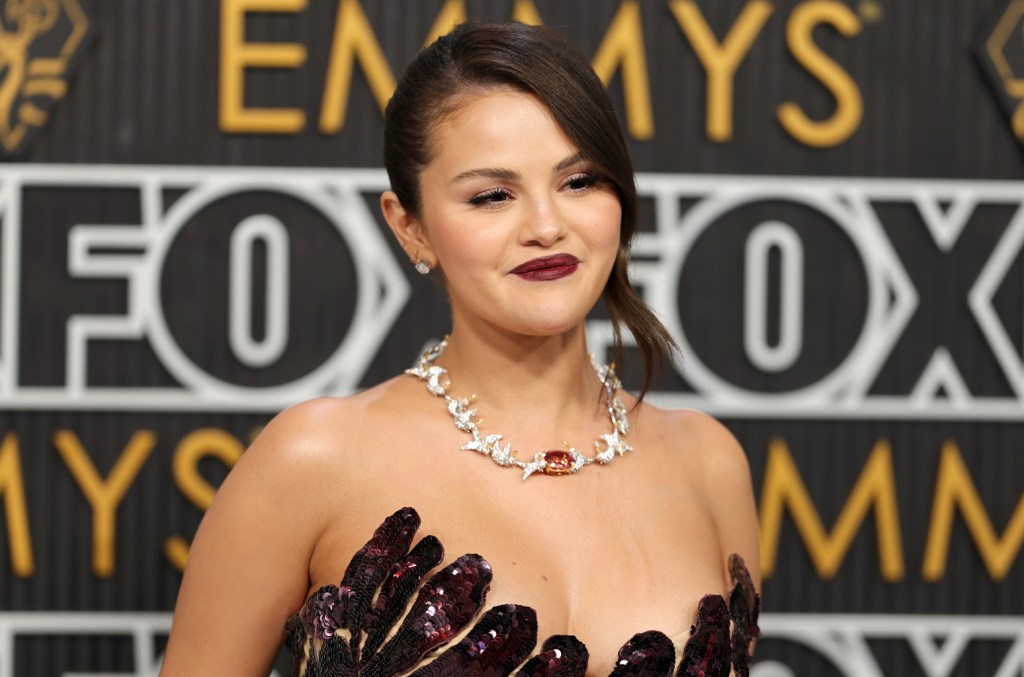 selena-gomez-shines-on-emmys-red-carpet-as-benny-blanco-blows-her-a kiss