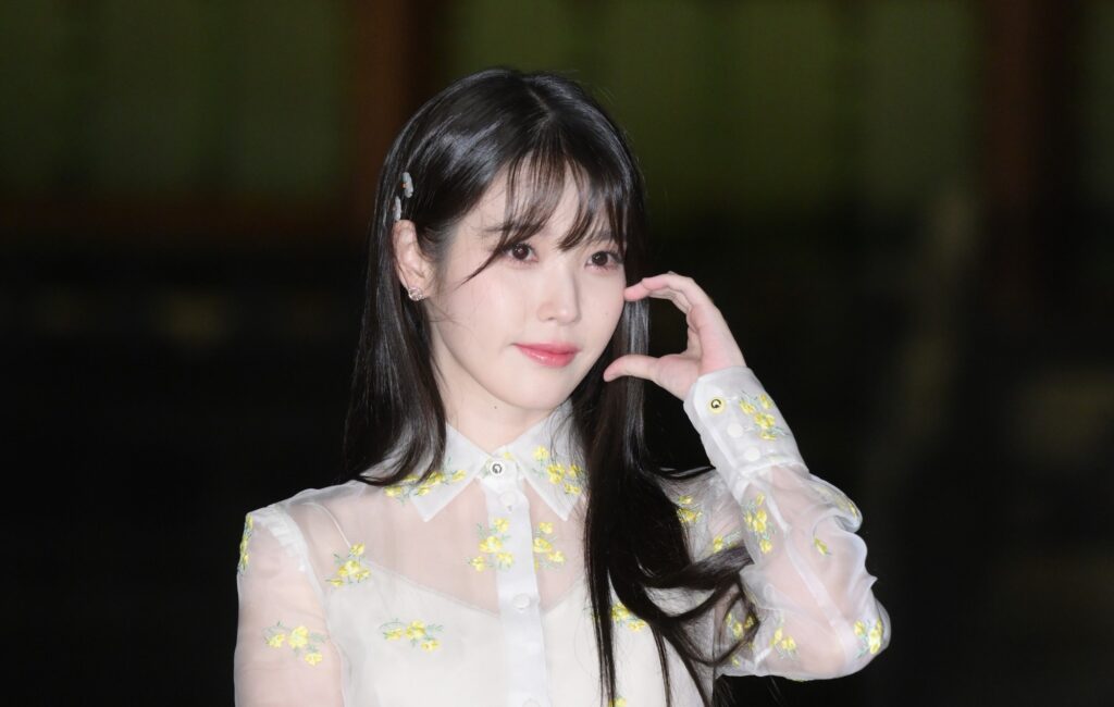 iu-announces-massive-2024-‘her.’-world-tour