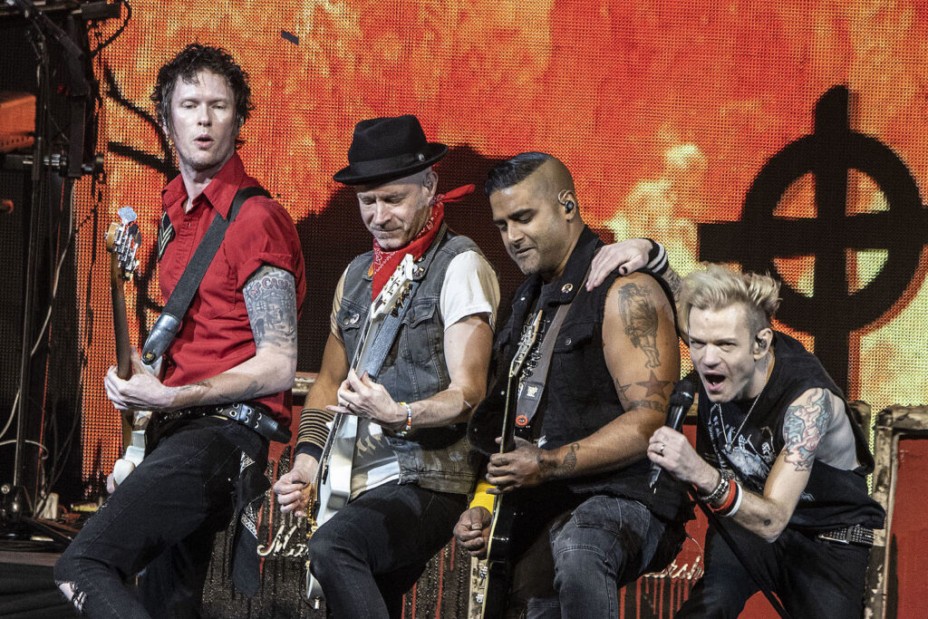 sum-41-announce-two-us.-farewell-tours-+-last-show-ever