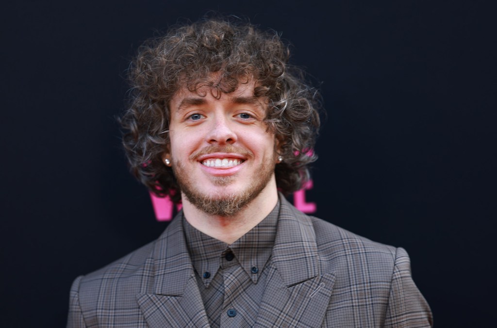 jack-harlow’s-‘lovin-on-me’-&-tate-mcrae’s-‘greedy’-continue-atop-global charts