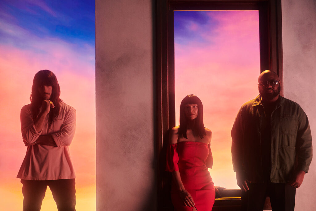 khruangbin-spread-‘love’-on-first-single-from-‘a-la-sala’