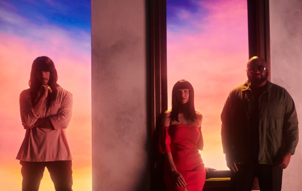 khruangbin-share-blissful-single-‘a-love-international’-and-announce-new-album-‘a-la-sala’