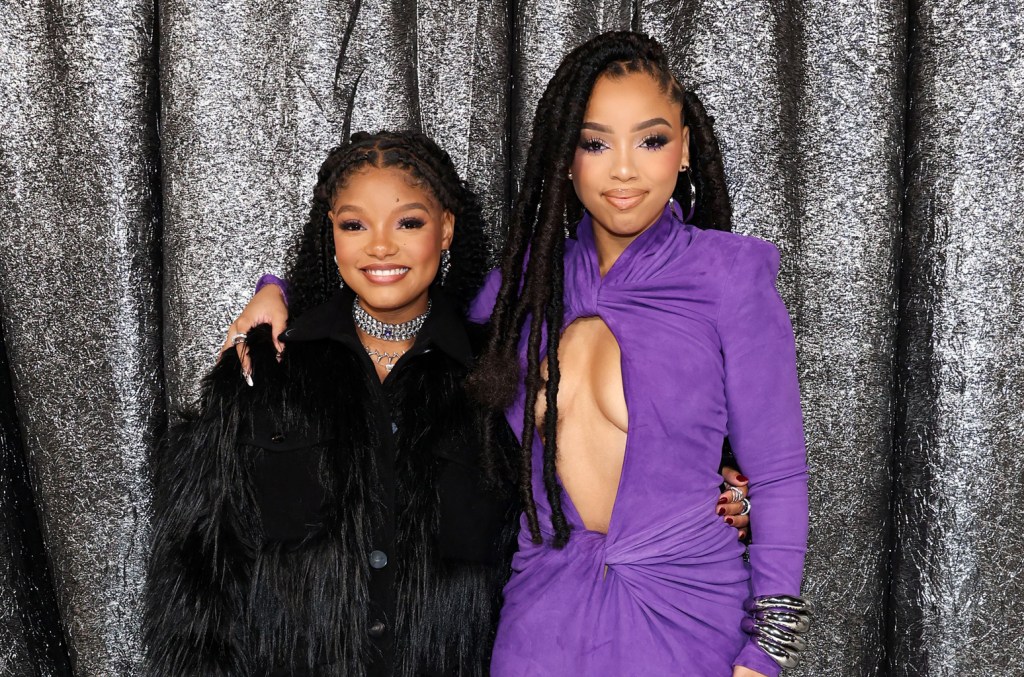 watch-halle-bailey-show-off-her-baby-bump-while-dancing-with-her-sister chloe