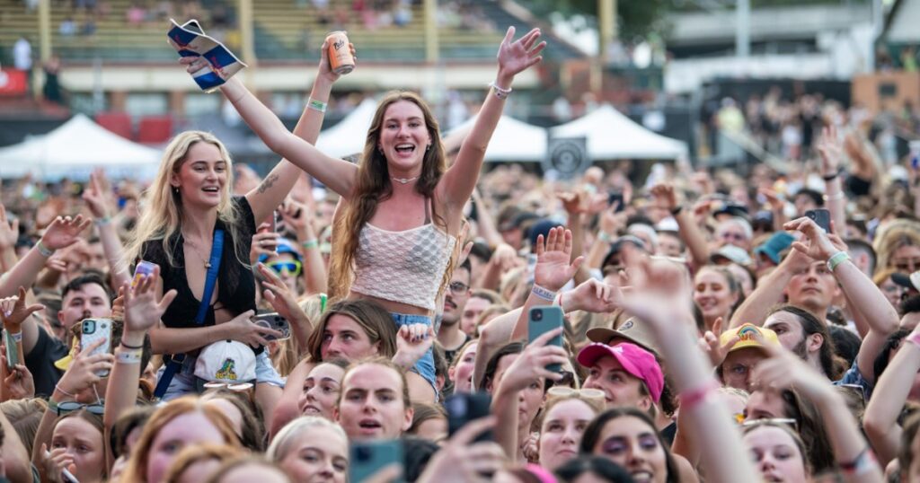 laneway-festival-announces-2024-set-times-and-last-minute-line-up-additions