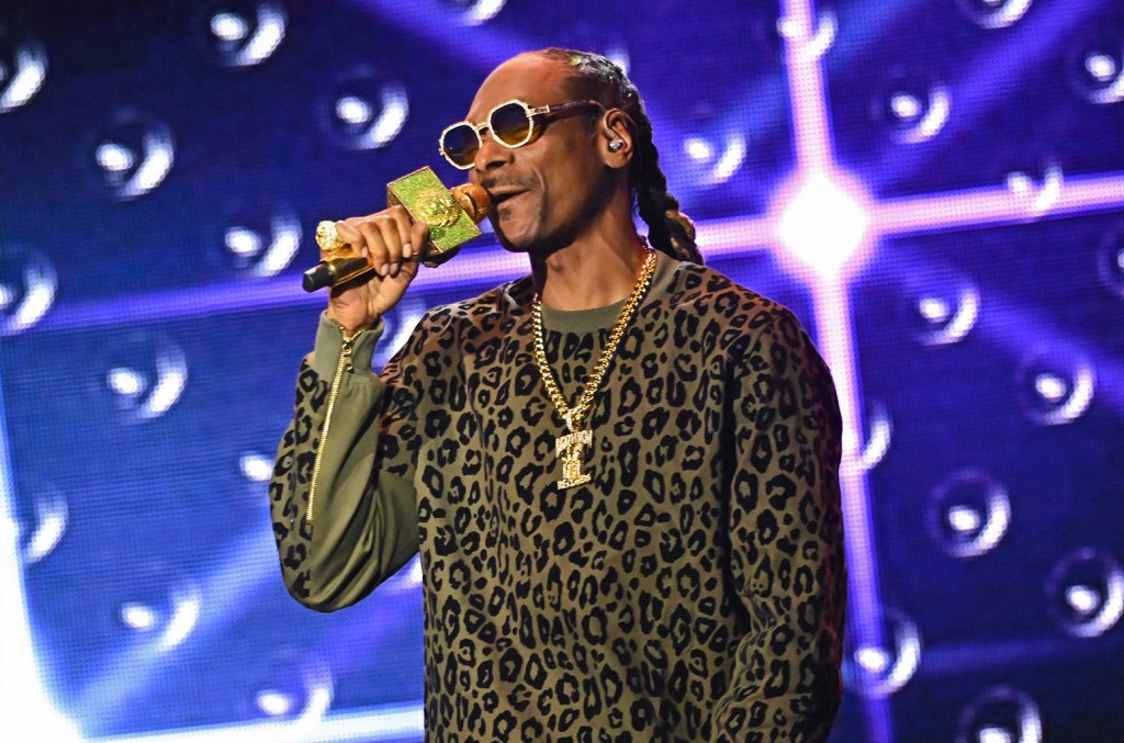 snoop-dogg-claims-onlyfans-said-he-could-make-$100-million-for-showing-his-kibble-and bits