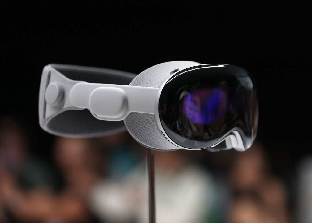 apple-vision-pro-pre-orders-start-now:-here’s-where-to-buy-apple’s-new-vr-headset online