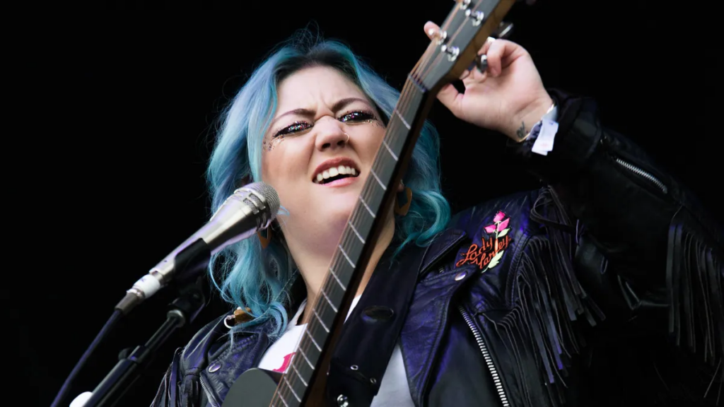 grand-ole-opry-apologizes-following-elle-king’s-expletive-laced-dolly-parton-cover