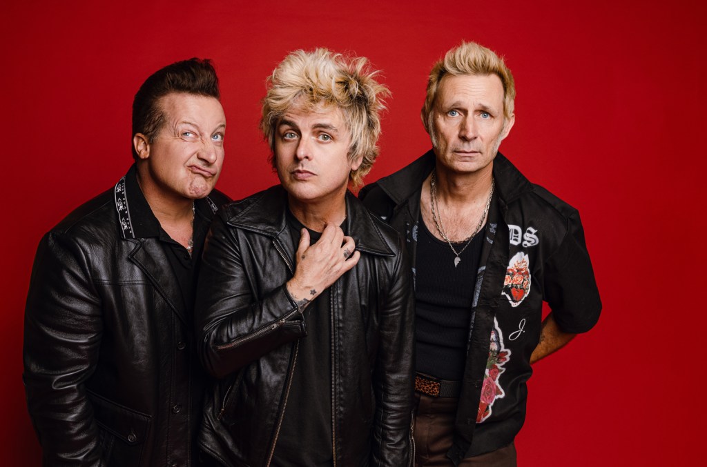 green-day’s-‘saviors’-amasses-huge-lead-in-uk.-chart race