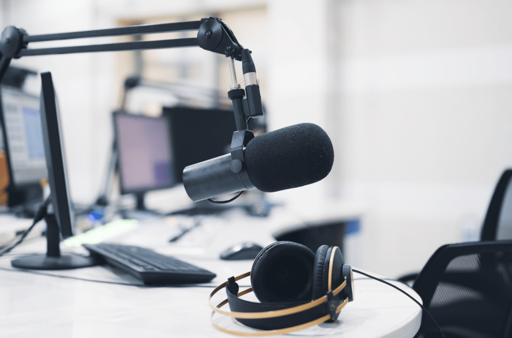 10-best-podcast-equipment-&-mics-you’ll-need-for-a-successful-recording-session-every time