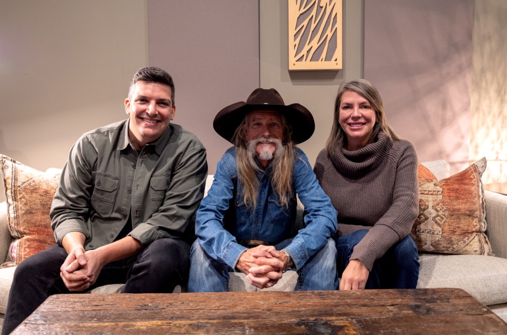 country-hitmaker-dean-dillon-signs-with-river-house-artists-&-sony-music publishing