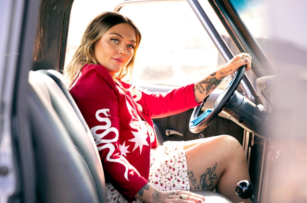 elle-king-reschedules-billy-bob’s-texas-show-after-grand-ole-opry-concert backlash