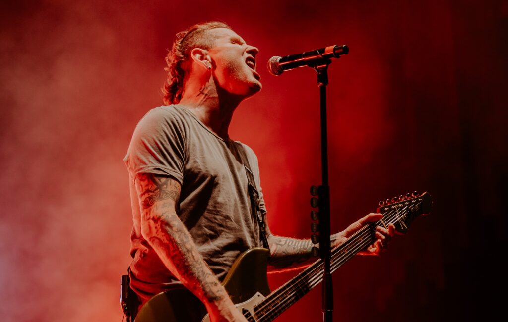 corey-taylor-addresses-concerns-over-mental-health-“breakdown”:-“i’m-getting-the-help-i-need”