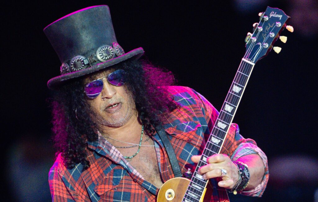 watch-slash-play-guns-n’-roses-‘use-your-illusion’-deep-cut-live-for-the-first-time